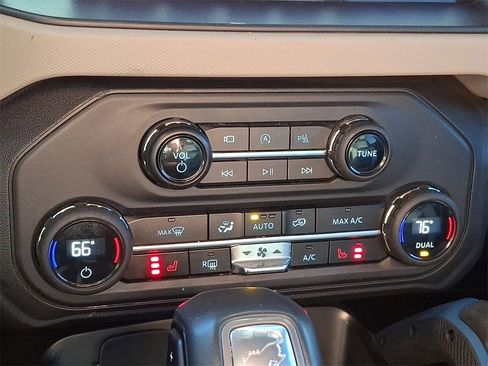 Used 2023 Ford Bronco Wildtrak image 15