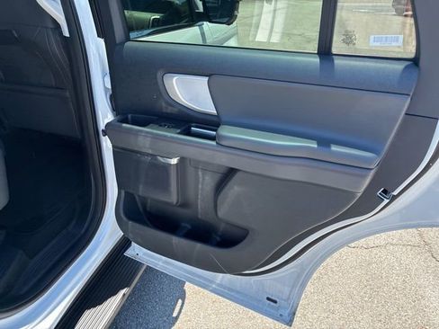 Used 2025 Ford Expedition Active AWD/4WD image 37