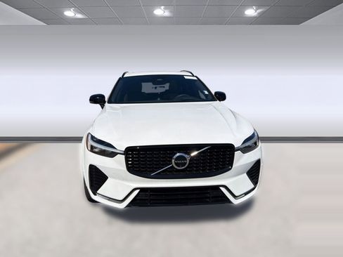 Certified 2024 Volvo XC60 B5 Ultimate w/ Protection Package Premier image 6