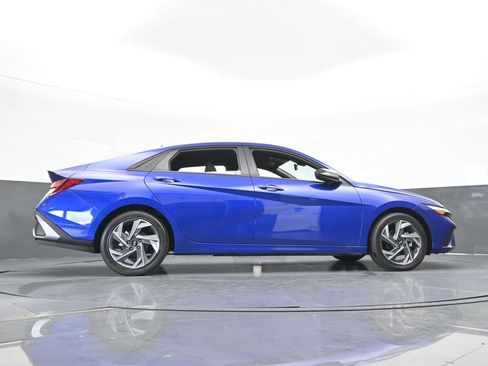 Used 2025 Hyundai Elantra Sport image 53