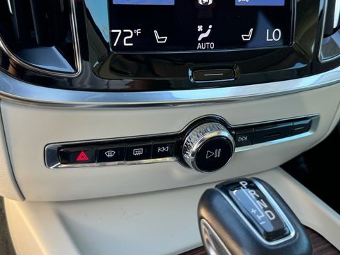 Used 2021 Volvo S60 T5 Momentum w/ Climate Package image 30