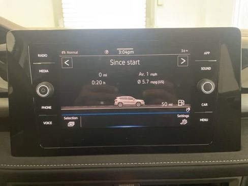 Certified 2025 Volkswagen Taos SE image 18