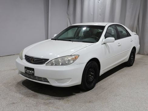 Used 2005 Toyota Camry LE FWD image 11
