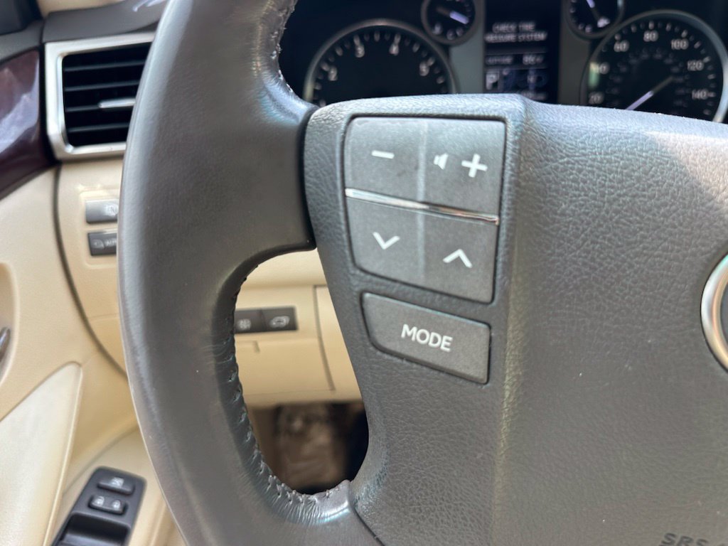 Used 2013 Lexus LX 570 4WD image 30