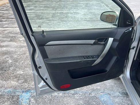 Used 2009 Chevrolet Aveo5 LT w/ Power and Convenience Package image 12