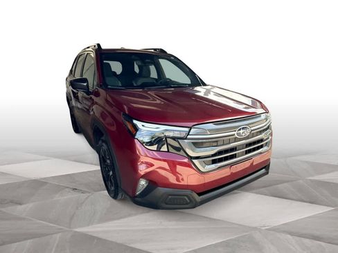 Used 2025 Subaru Forester Premium AWD/4WD image 2