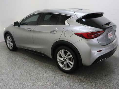 Used 2019 INFINITI QX30 w/ Navigation Package FWD image 9