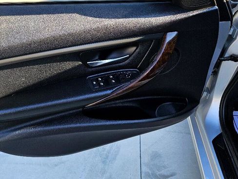 Used 2014 BMW 320i Sedan image 8