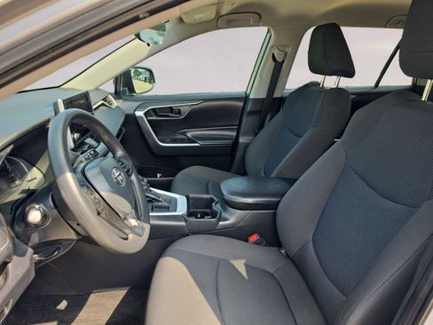 Used 2024 Toyota RAV4 LE FWD image 9