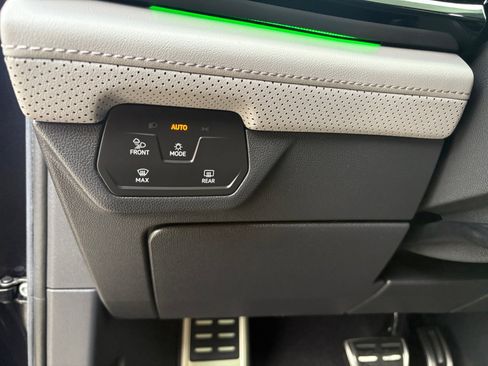 Certified 2024 Volkswagen Atlas Peak Edition SE AWD/4WD image 24