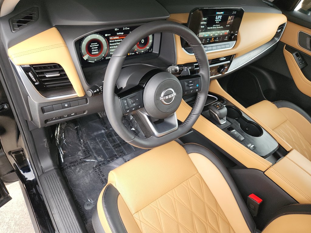 Used 2023 Nissan Rogue Platinum FWD image 12