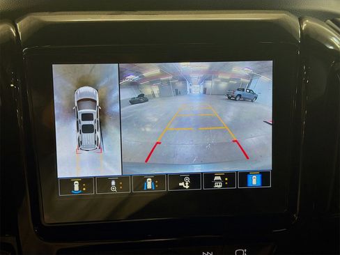 Used 2023 Chevrolet Traverse Premier image 14