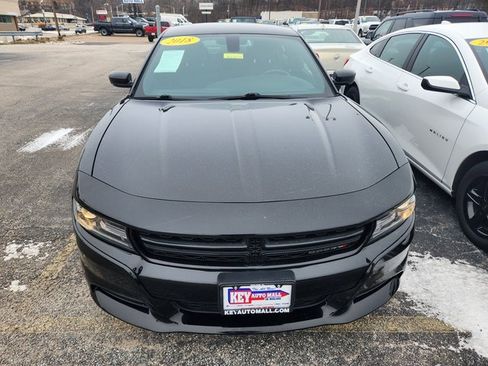 Used 2018 Dodge Charger SXT image 2