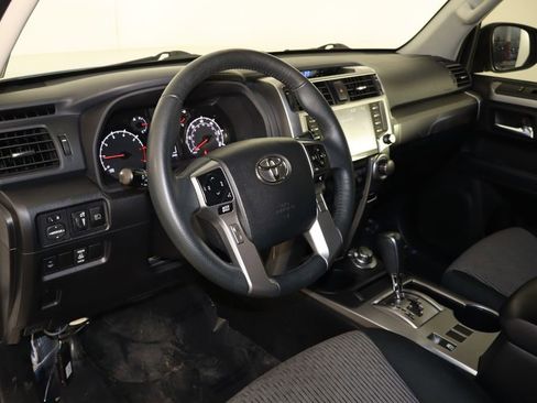 Used 2020 Toyota 4Runner SR5 AWD/4WD image 25