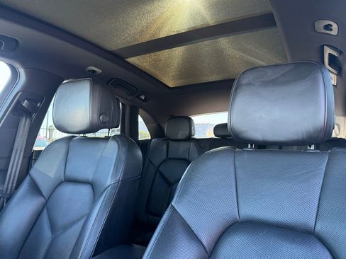 Used 2022 Porsche Macan w/ Premium Package Plus image 17