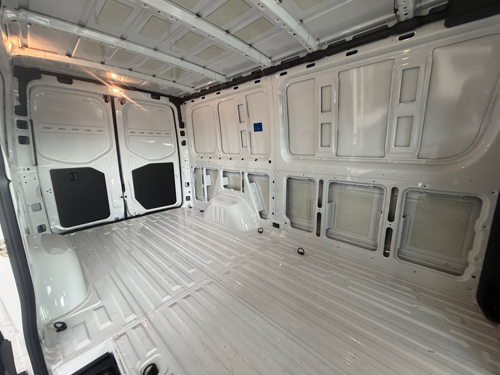 Used 2025 Mercedes-Benz Sprinter 2500 image 18