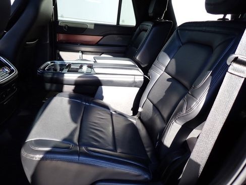 Used 2020 Lincoln Navigator Reserve image 15