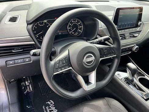 Used 2024 Nissan Altima 2.5 SV AWD/4WD image 13