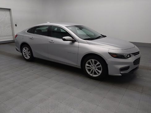 Used 2018 Chevrolet Malibu LT w/ Leather Package FWD image 11