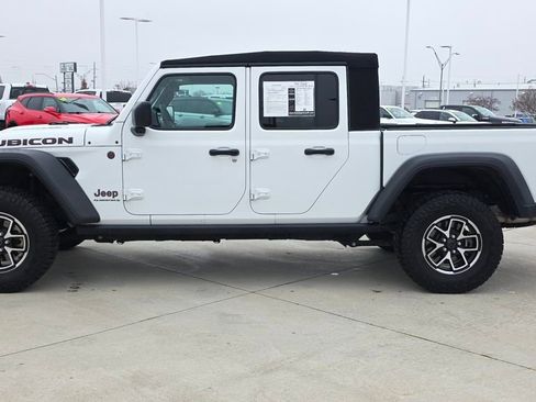 Used 2024 Jeep Gladiator Rubicon image 2