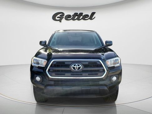 Used 2017 Toyota Tacoma SR5 w/ Tow Package RWD image 2