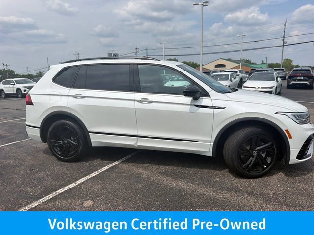 Certified 2023 Volkswagen Tiguan SE R-Line AWD/4WD image 2
