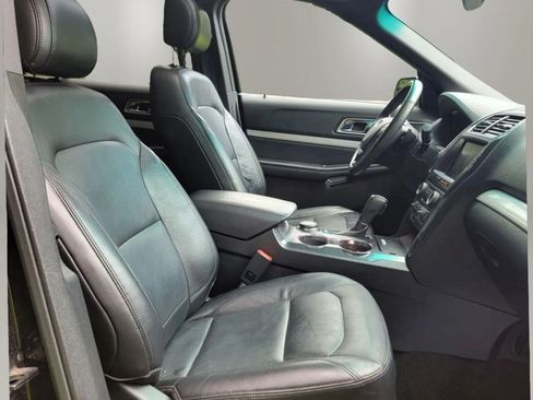Used 2016 Ford Explorer XLT w/ Equipment Group 202A AWD/4WD image 15