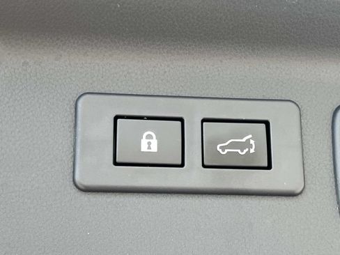 Used 2025 Subaru Forester Premium AWD/4WD image 12