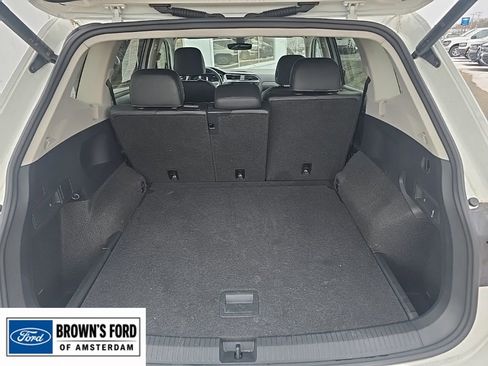 Used 2024 Volkswagen Tiguan SE AWD/4WD image 14