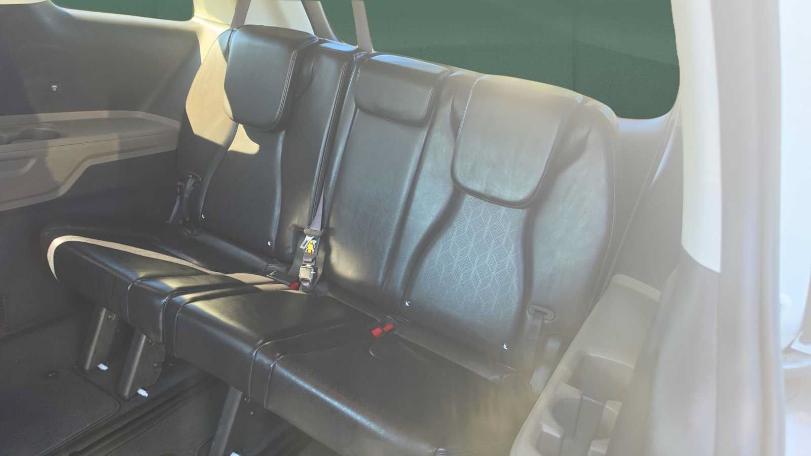 Used 2025 Kia Carnival FWD image 19