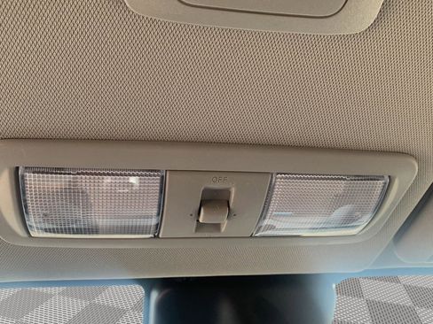 Used 2024 Nissan Frontier SV image 12