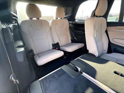 New 2026 Volvo XC90 T8 Plus w/ Protection Package Premier image 28