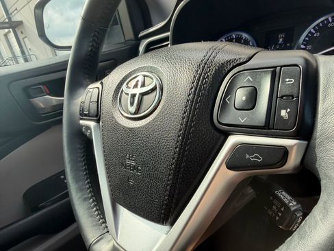 Used 2016 Toyota Highlander Limited Platinum image 31