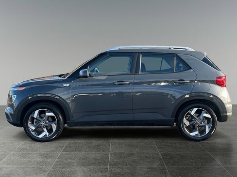 Used 2025 Hyundai Venue SEL image 4