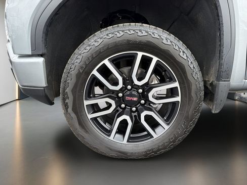 Used 2025 GMC Sierra 1500 AT4 w/ AT4 Premium Package AWD/4WD image 10