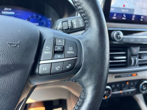 Used 2020 Ford Escape Titanium image 30