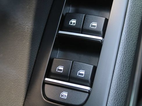 Certified 2025 Kia Soul LX w/ LX Technology Package FWD image 19