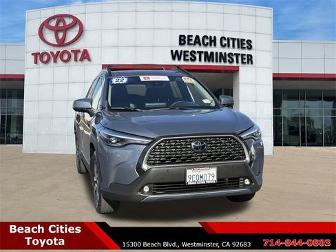 Certified 2022 Toyota Corolla Cross XLE image 3