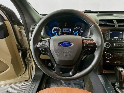 Used 2017 Ford Explorer XLT image 13