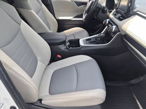 Used 2022 Toyota RAV4 XLE Premium AWD/4WD image 18
