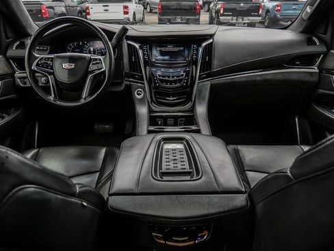 Used 2017 Cadillac Escalade Platinum AWD/4WD image 30