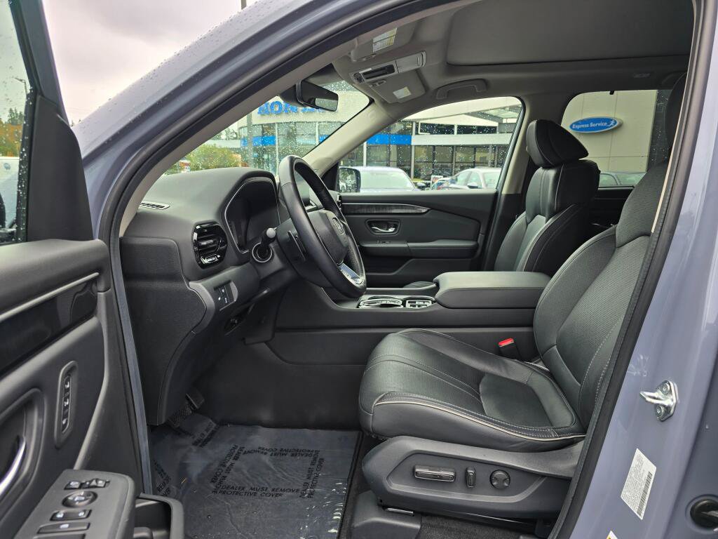 Certified 2024 Honda Pilot Elite image 3