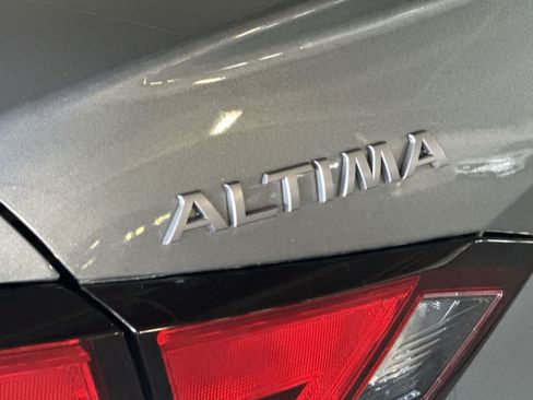 Used 2023 Nissan Altima 2.5 SV FWD image 10