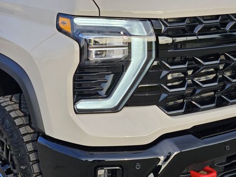 New 2026 Chevrolet Silverado 2500 ZR2 AWD/4WD image 10