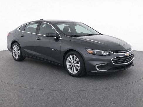 Used 2017 Chevrolet Malibu LT FWD image 2