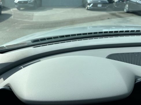 Used 2025 Hyundai Elantra SEL FWD image 35