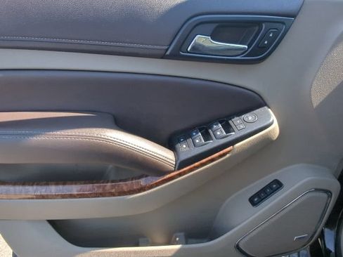 Used 2018 Chevrolet Suburban Premier AWD/4WD image 12