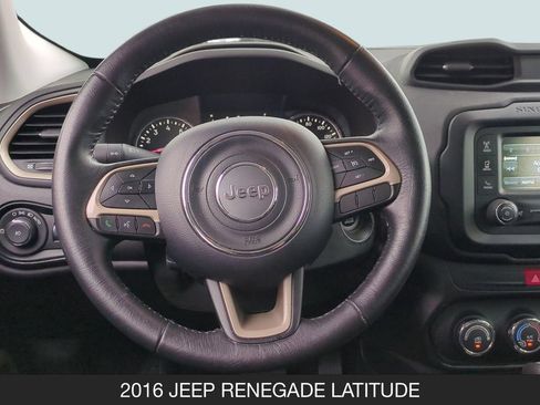 Used 2016 Jeep Renegade Latitude FWD image 12