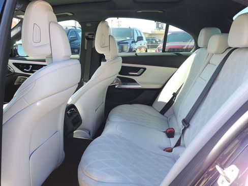 Used 2025 Mercedes-Benz E 450 4MATIC Sedan image 13