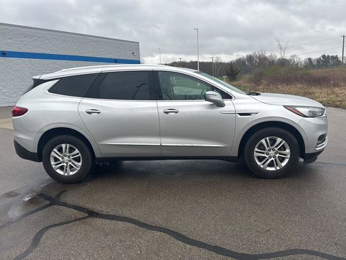 Used 2021 Buick Enclave Essence image 7